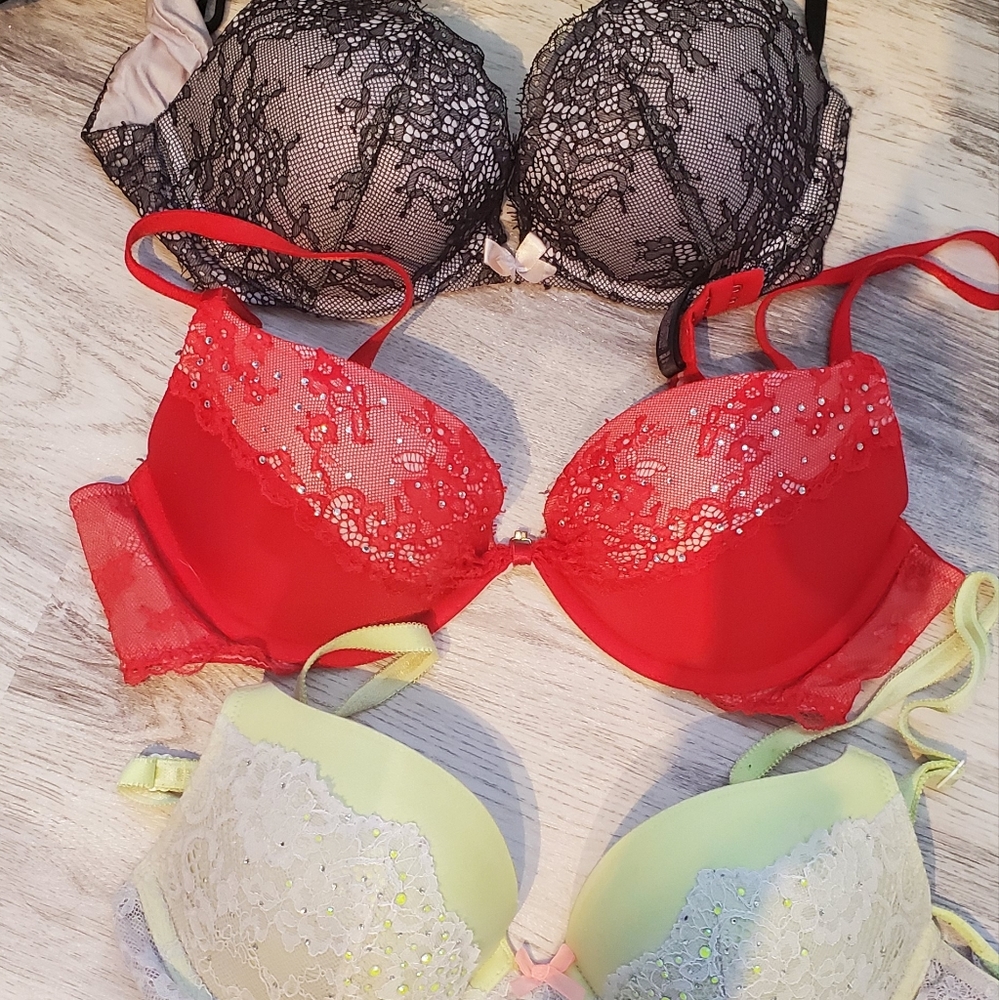 Three 34B Victoria Secret bras